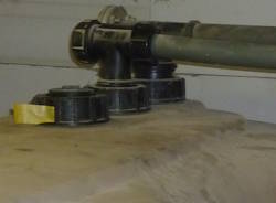 Fachgerechte Leckortung an den Anschlüssen von Heizöltanks