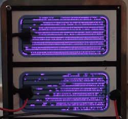 Nach dem Einschalten des O₃-Generators treten vereinzelte Beschädigungen an der Platine sichtbar hervor. Beschädigungen werden erst im eingeschalteten Zustand des O₃-Generators sichtbar.